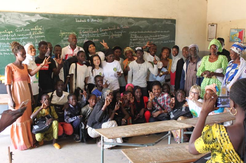 Ecole du CESES. Quartier de Guédiawaye avec CheikhNico-Sénégal 2017